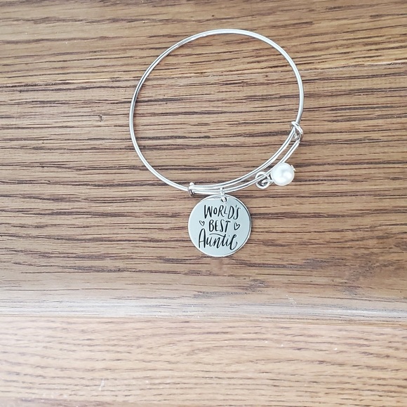 World’s best Auntie bracelet - Picture 3 of 4